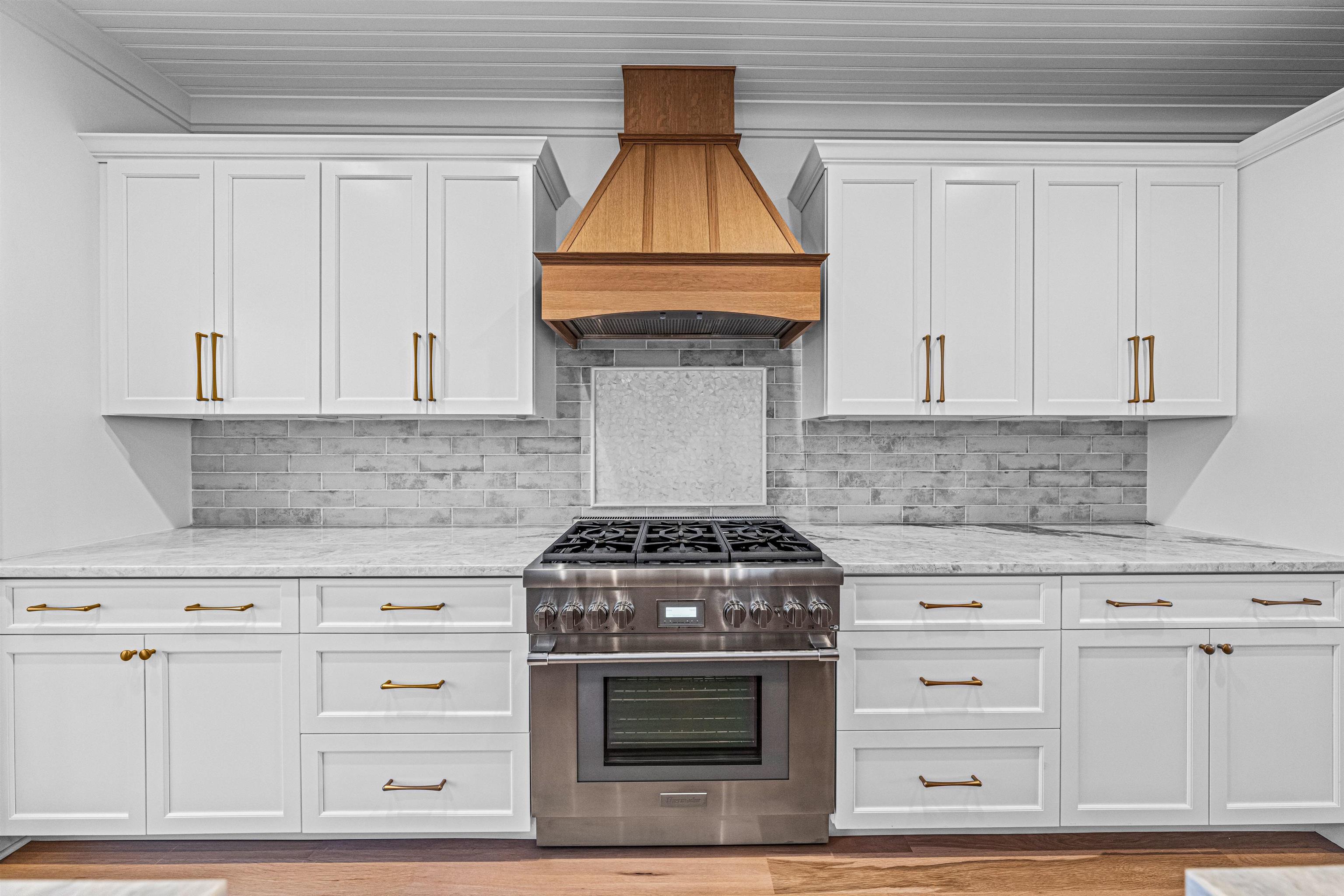 2148 Ocean, Unit 2148 Avalon, NJ 08202 - Photo 17 of 40 a stove top oven sitting inside of a kitchen