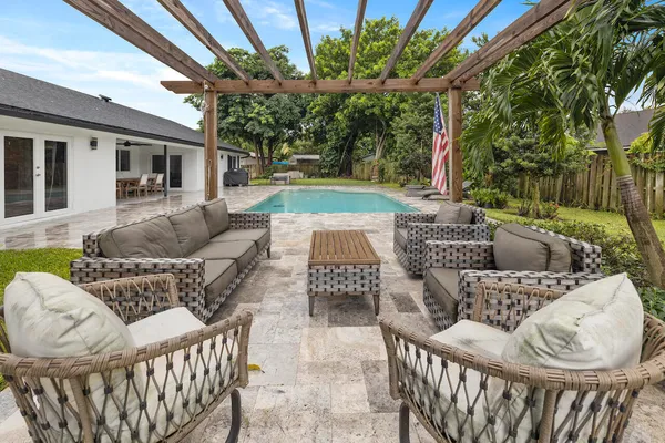 $725,000 | 1145 Hickory Trail, Wellington, FL 33414