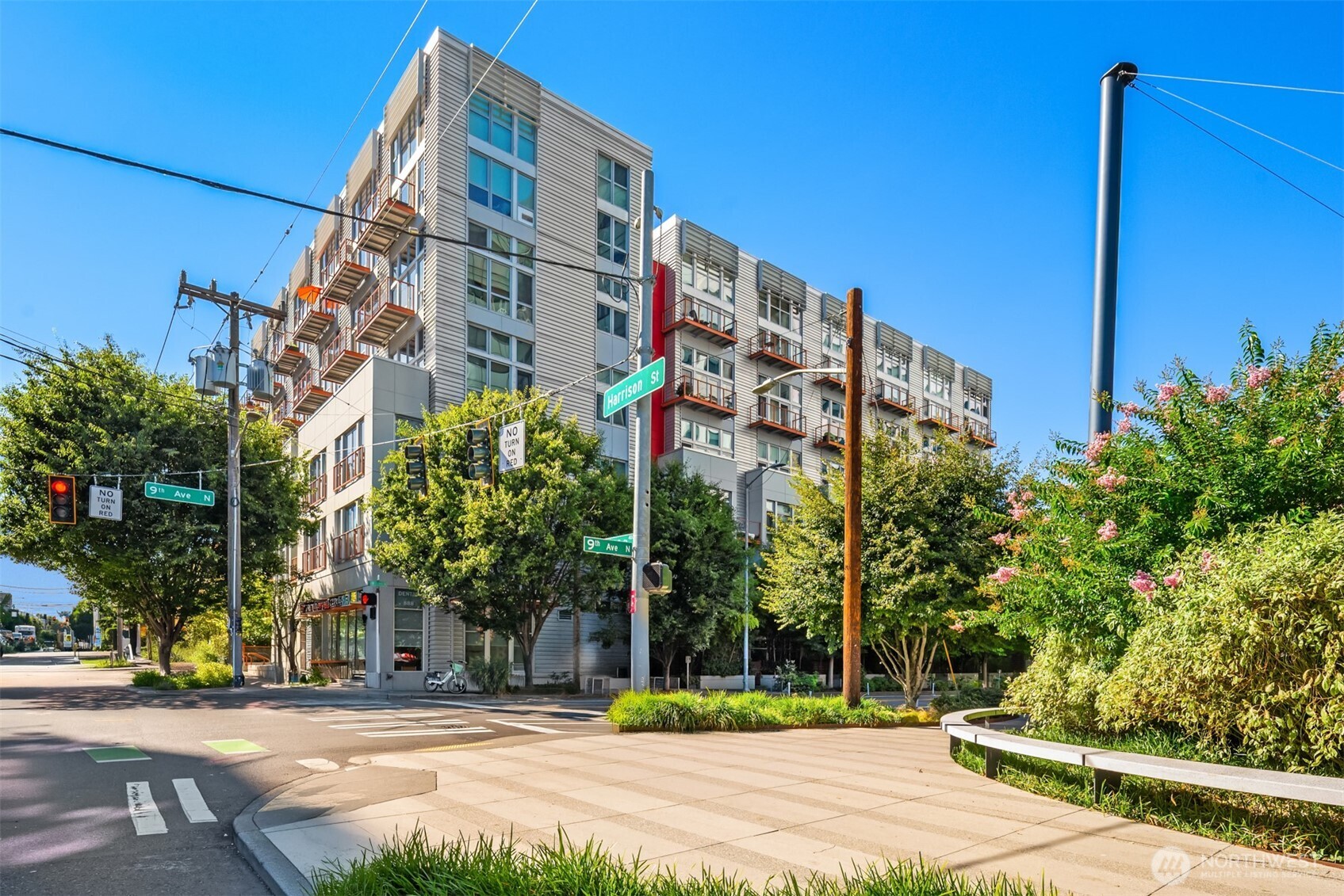 401 9th Avenue North, Unit 210 Seattle, WA 98109 - Photo 24 of 30 front view of a building