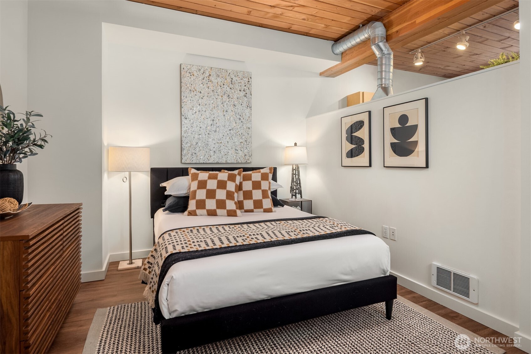 401 9th Avenue North, Unit 210 Seattle, WA 98109 - Photo 5 of 30 a bedroom with a bed and painting on the wall