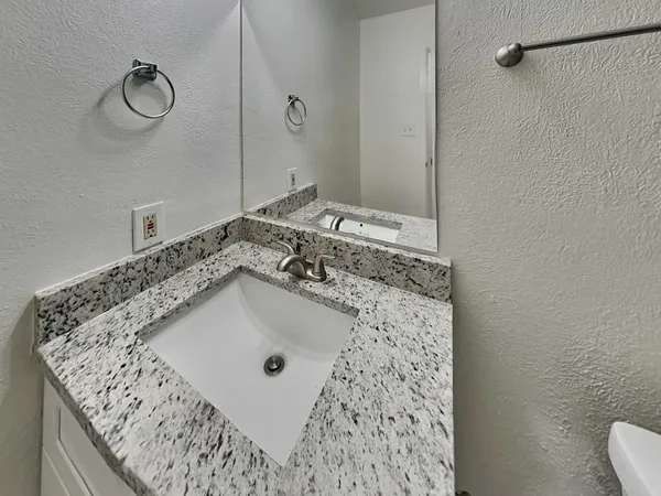 $1,890 | 6 Canyon Oak Place, The Woodlands, TX 77380