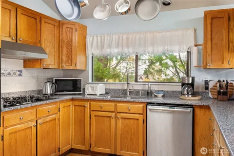 $1,695,000 | 18654 Northeast 55th Street, Redmond, WA 98052