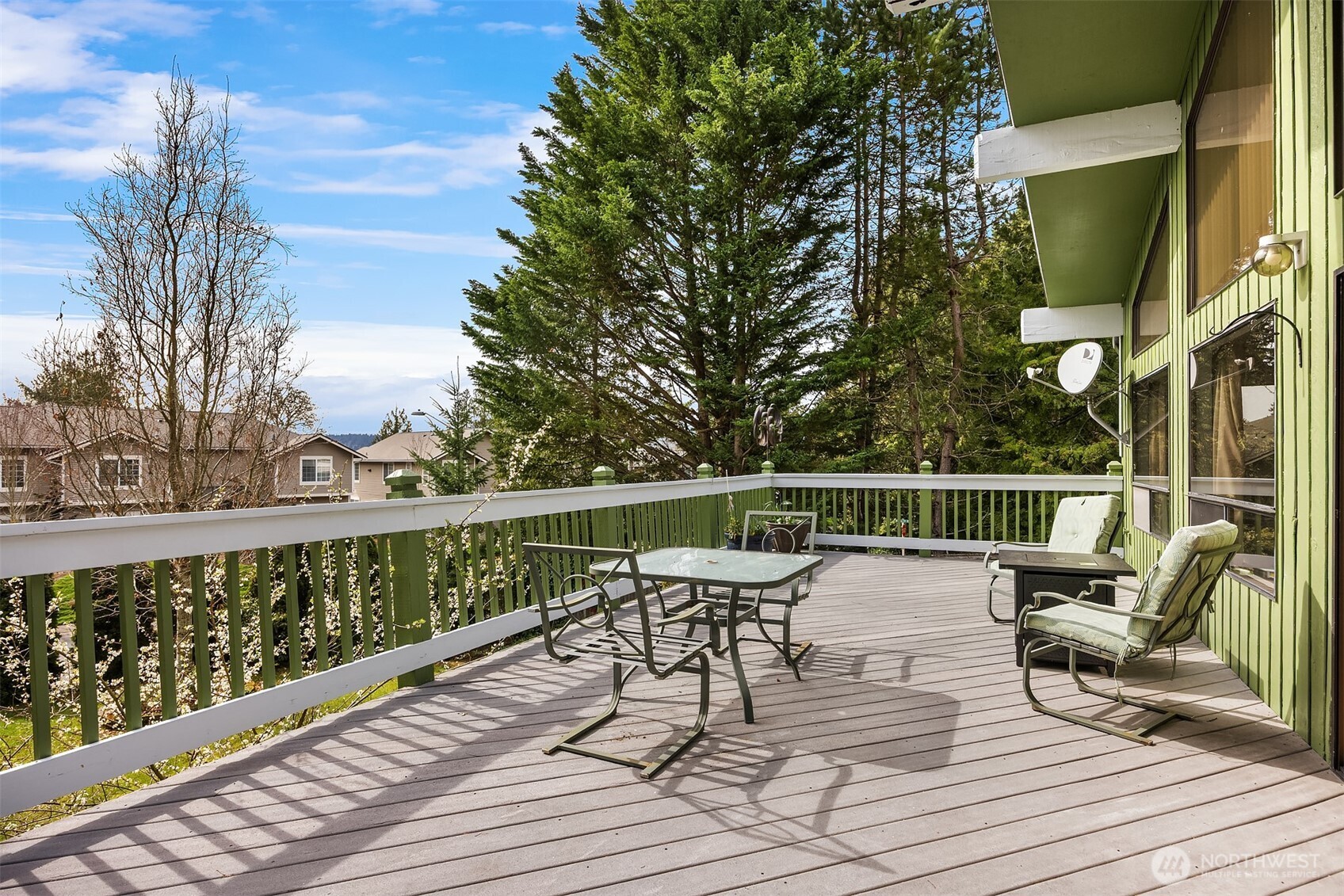 18654 Northeast 55th Street Redmond, WA 98052 - Photo 10 of 23