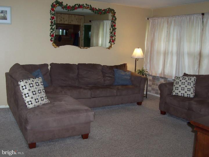 1569 West County Line Road Warminster, PA 18974 - Photo 5 of 25 Living Room