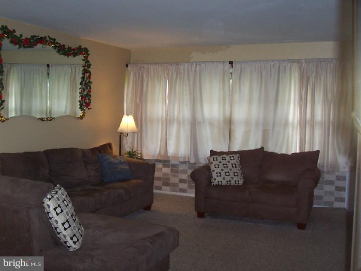 1569 West County Line Road Warminster, PA 18974 - Photo 6 of 25 Living Room