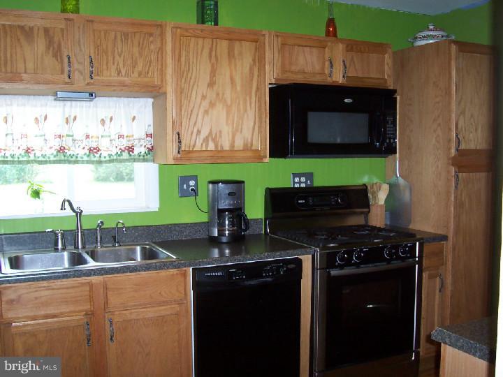 1569 West County Line Road Warminster, PA 18974 - Photo 9 of 25 Kitchen