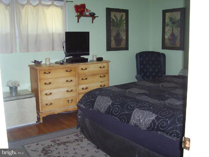 1569 West County Line Road Warminster, PA 18974 - Photo 10 of 25 Bedroom - Main