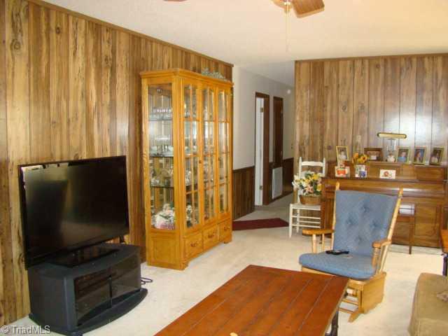 3159 Earnhardt Road Sophia, NC 27350 - Photo 4 of 16 Living Room.