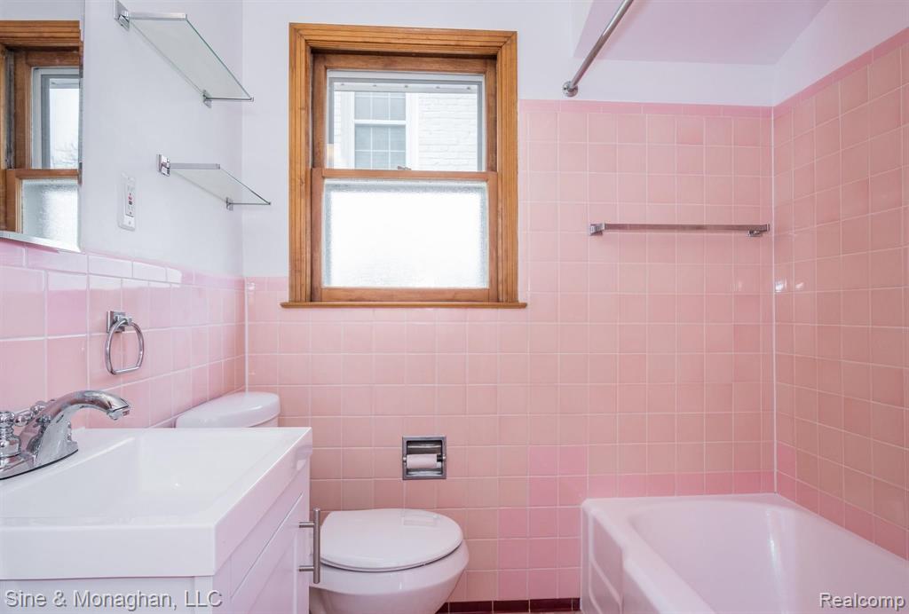 2032 Oxford Road Grosse Pointe Woods, MI 48236 - Photo 17 of 19