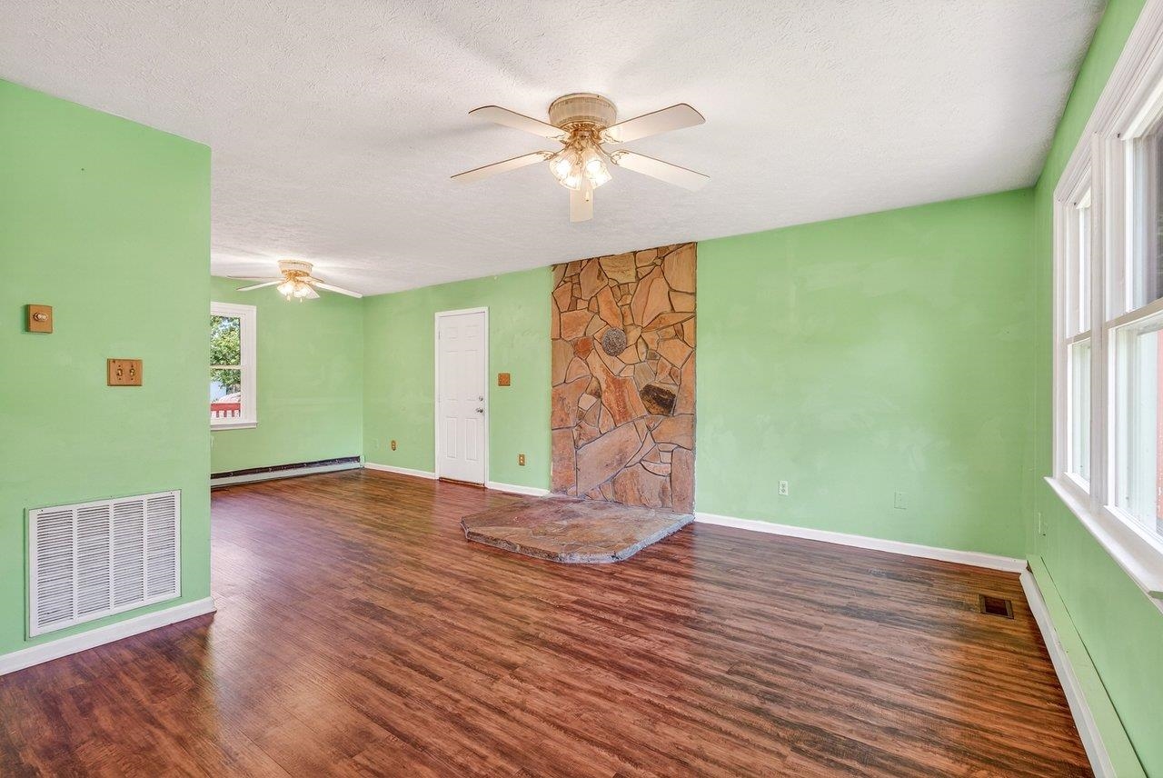 605 13th Street Grottoes, VA 24441 - Photo 7 of 45