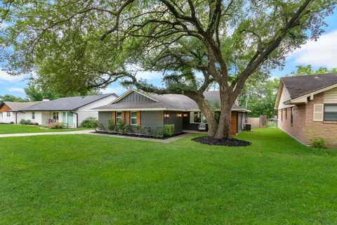 $715,000 | 9110 Westglen Drive, Dallas, TX 75228