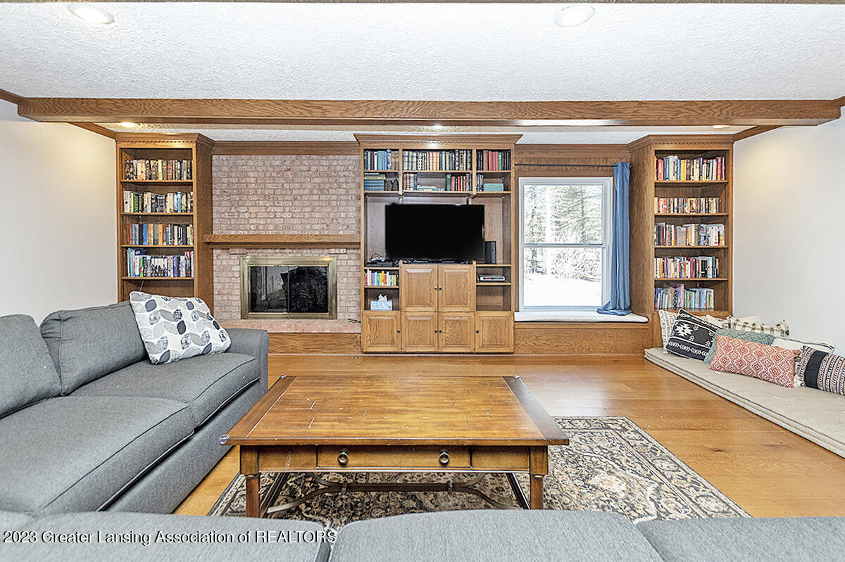 2895 Hagadorn Road Mason, MI 48854 - Photo 10 of 25 10