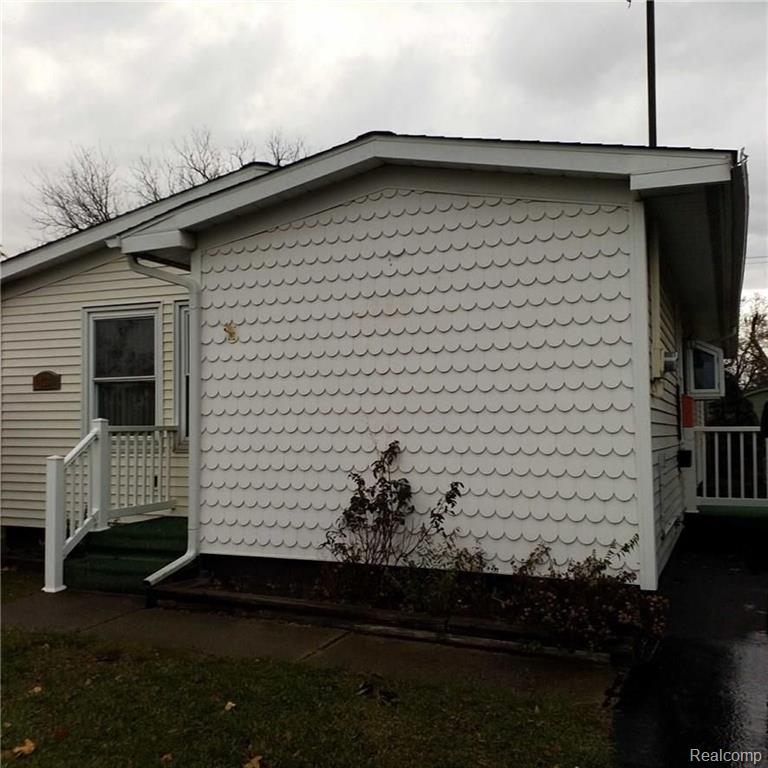 433 Hemphill Road Flint, MI 48507 - Photo 3 of 22