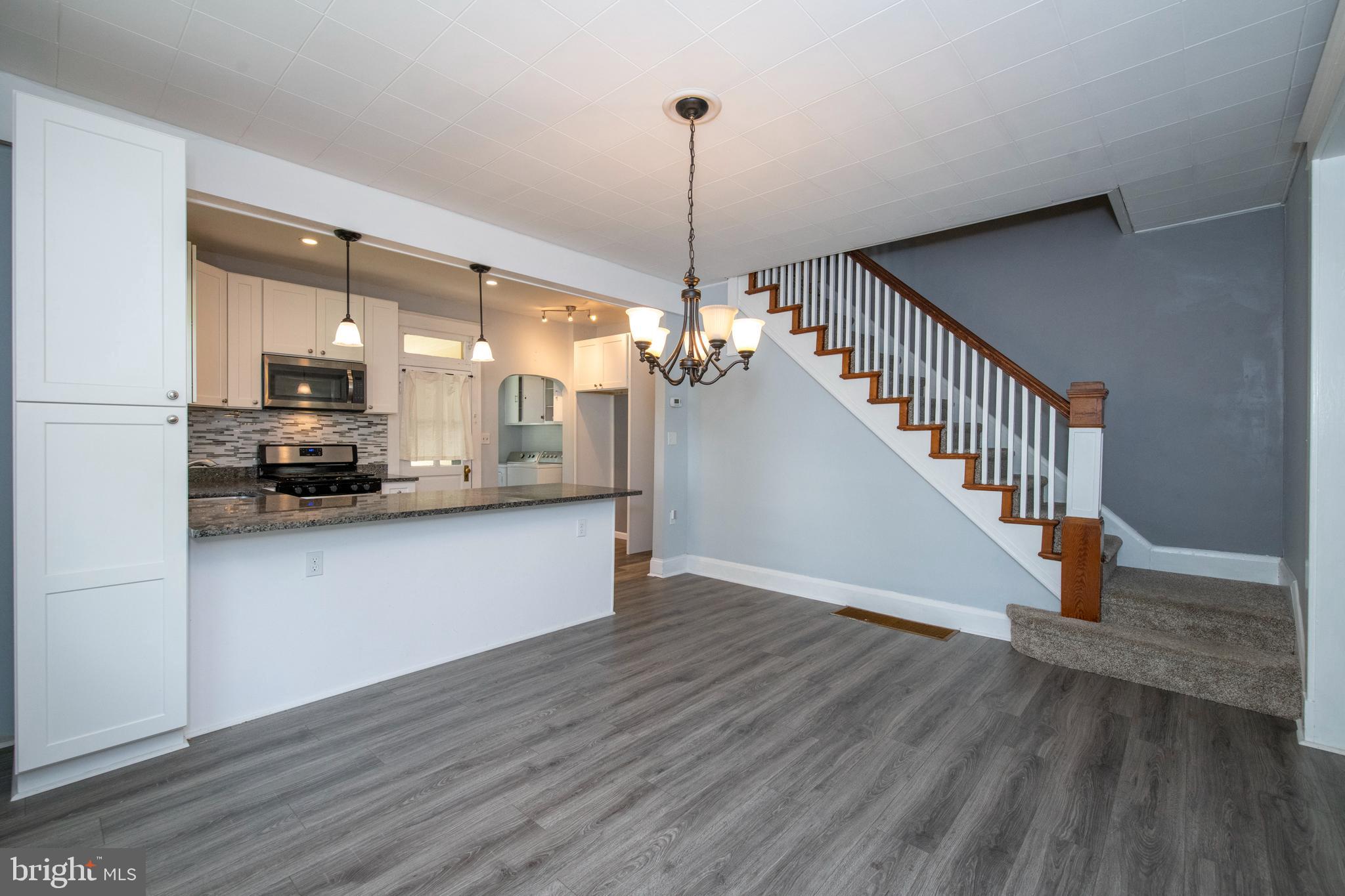 334 Ridge Avenue Towson, MD 21286 - Photo 10 of 40 Eat in area w breakfast bar
