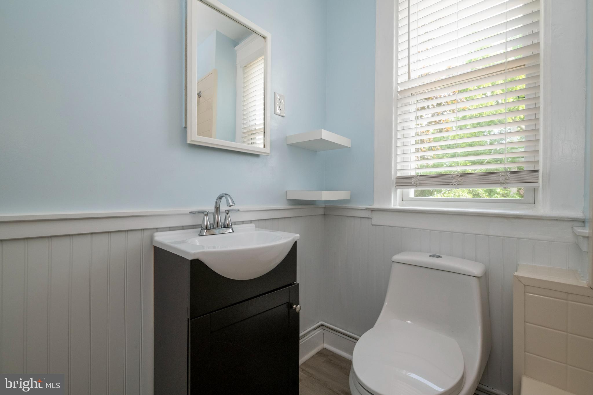 334 Ridge Avenue Towson, MD 21286 - Photo 23 of 40 Updated upper level full bath