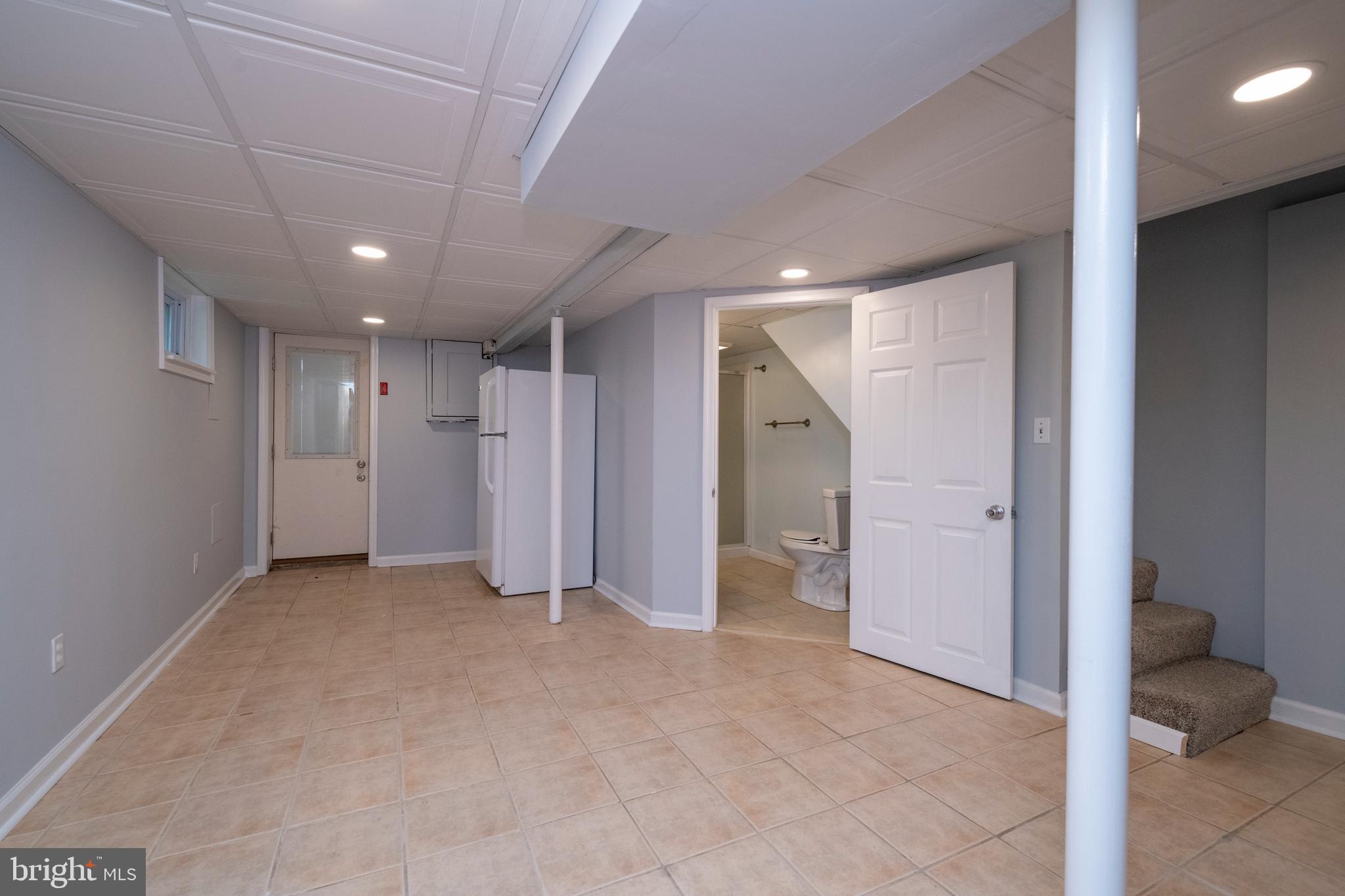 334 Ridge Avenue Towson, MD 21286 - Photo 25 of 40 Walk out lower level w/ full bath