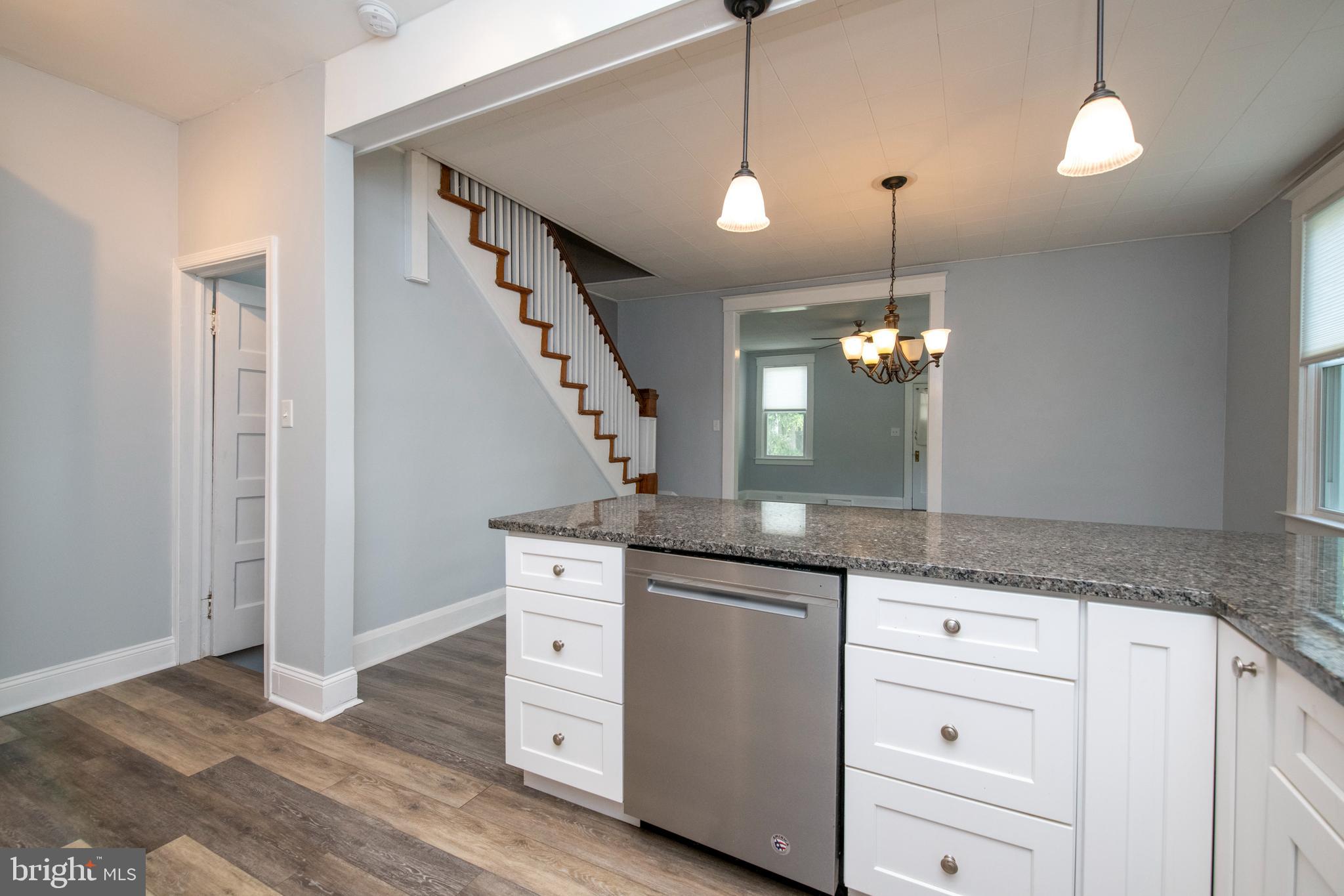334 Ridge Avenue Towson, MD 21286 - Photo 6 of 40 Gorgeous updated kitchen w/ dining space!