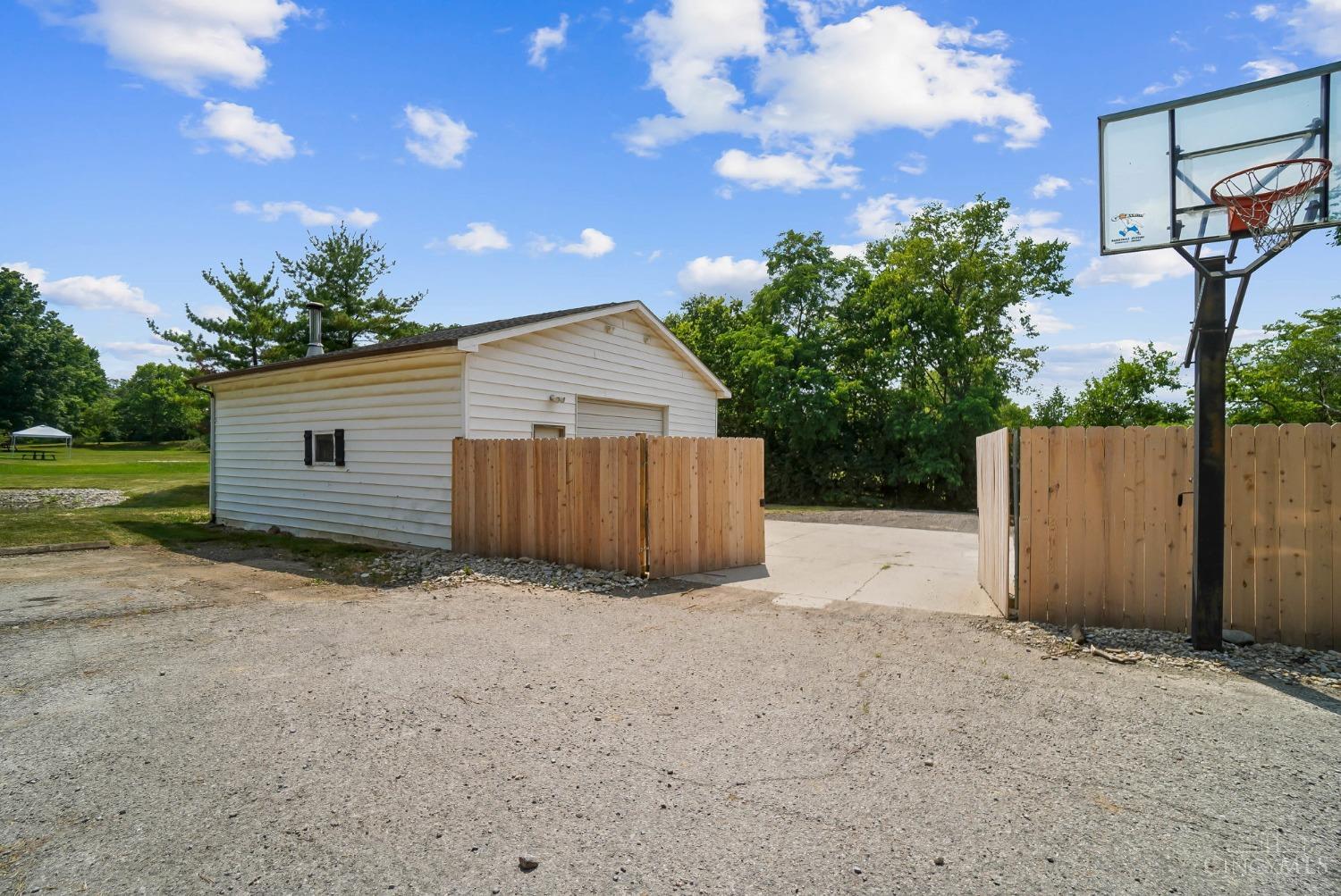 5381 Princeton Road Hamilton, OH 45011 - Photo 58 of 67 Fenced in barn area