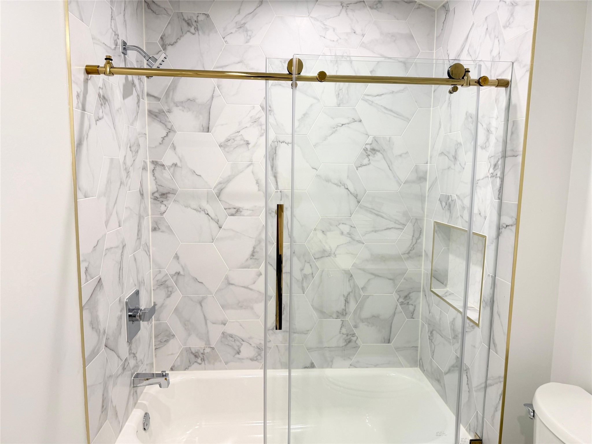 1617 Common Street Houston, TX 77009 - Photo 28 of 50 a bathroom with a shower and a bathtub