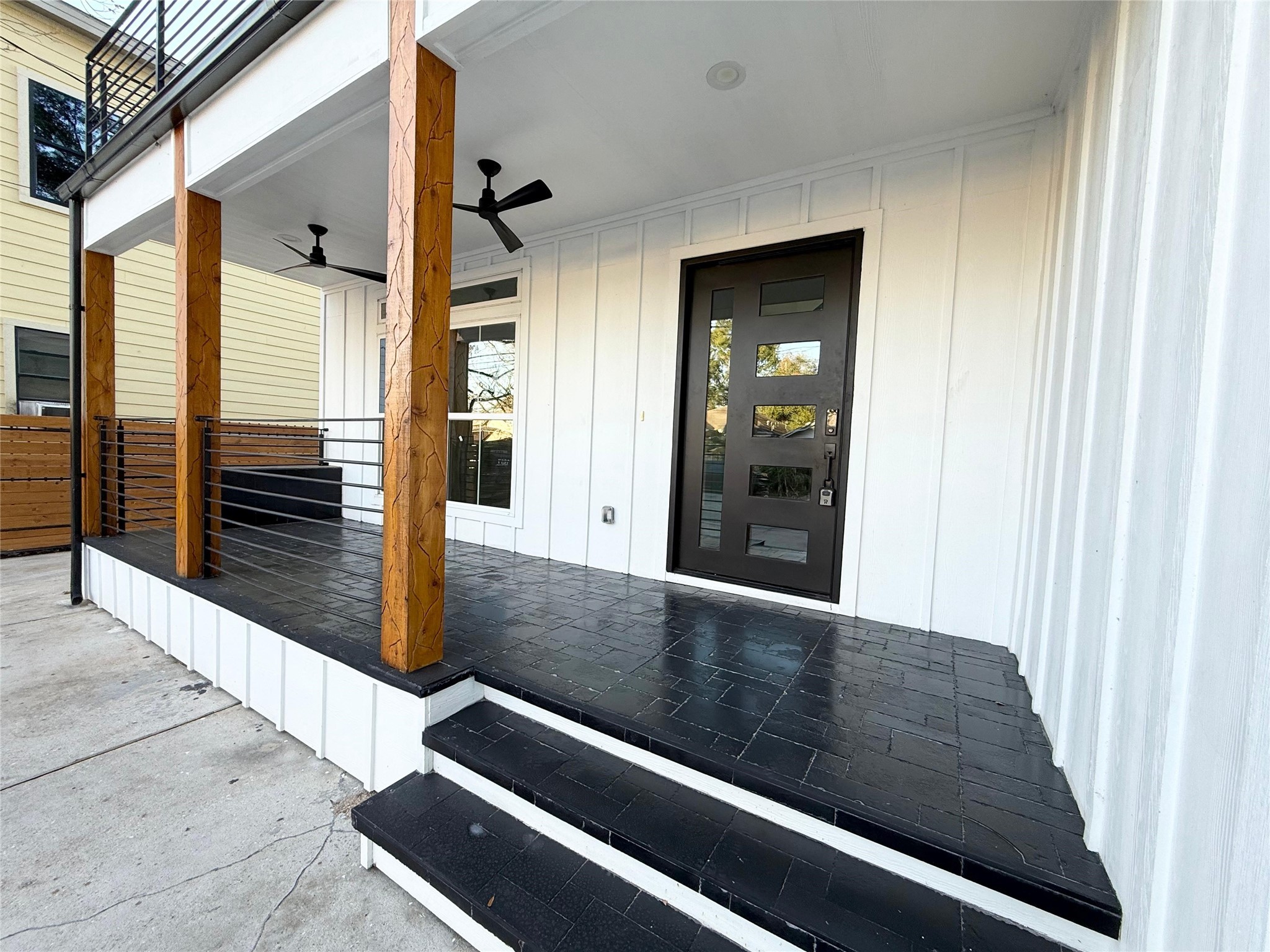 1617 Common Street Houston, TX 77009 - Photo 3 of 50 a view of outdoor space