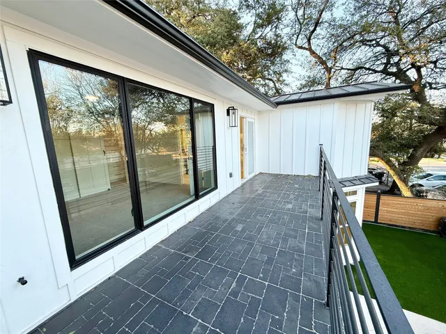 a front view of house with yard