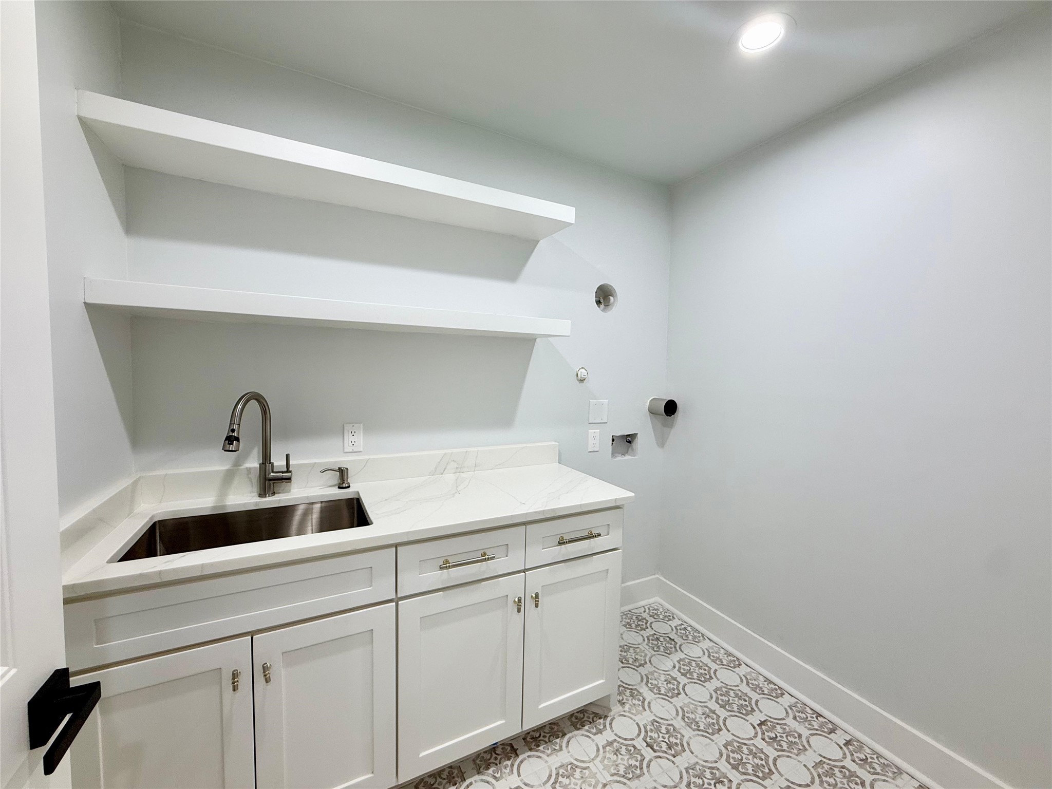 1617 Common Street Houston, TX 77009 - Photo 46 of 50 a kitchen with a sink and cabinets