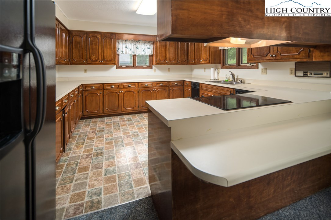 215 Azalea Drive Boone, NC 28607 - Photo 8 of 29 Gallery Image 8