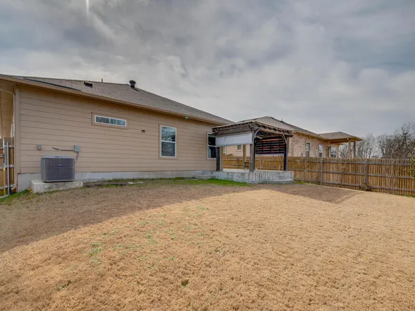 $2,100 | 688 Donegal Lane, Georgetown, TX 78626