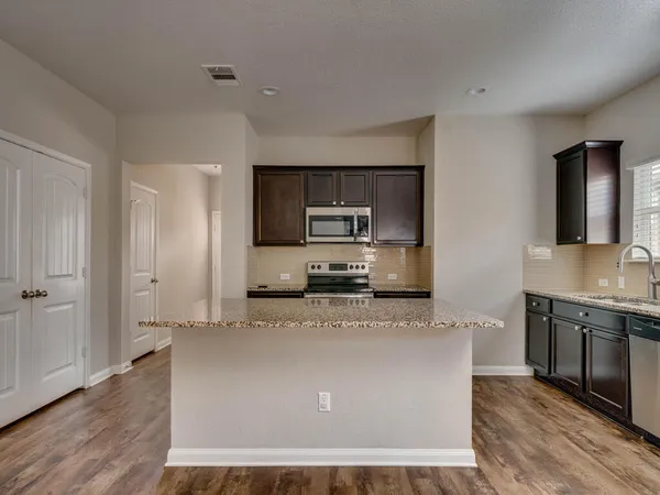 $2,100 | 688 Donegal Lane, Georgetown, TX 78626