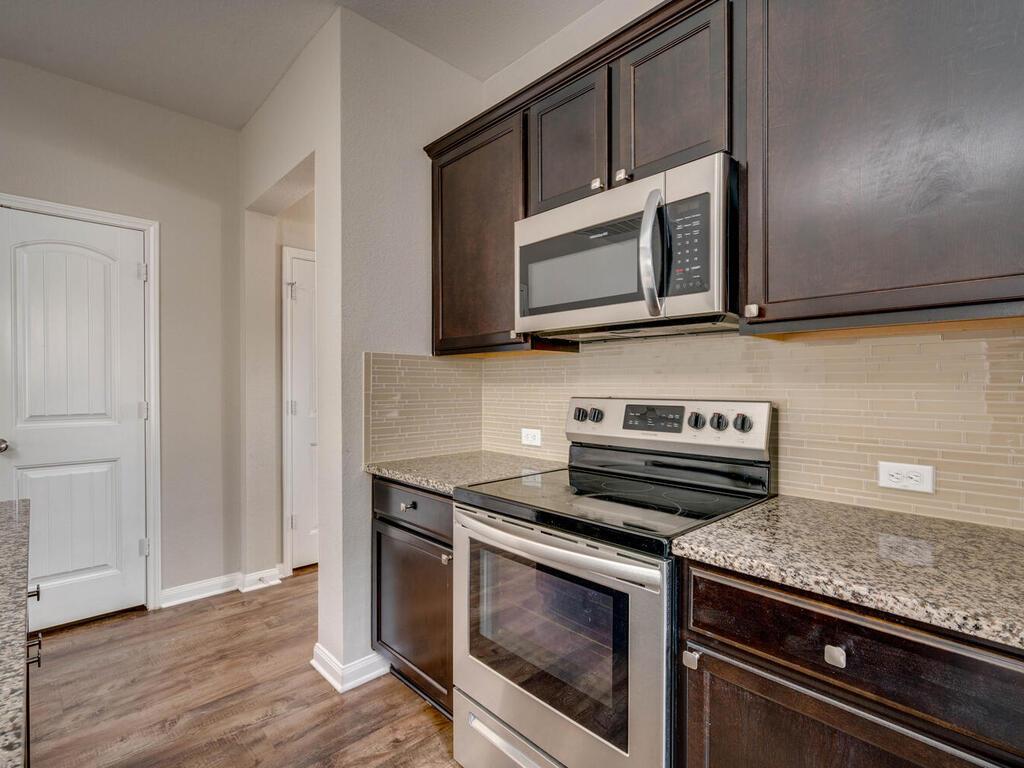 688 Donegal Lane Georgetown, TX 78626 - Photo 10 of 33