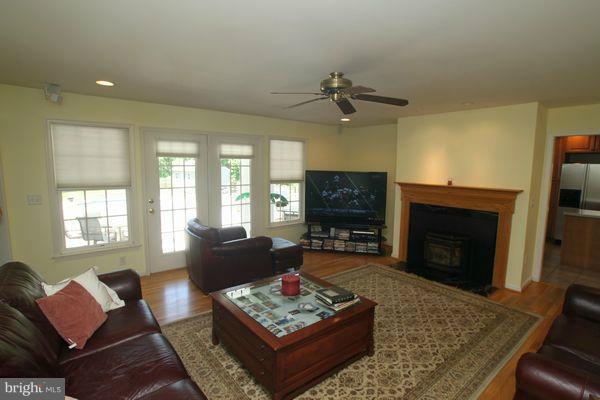 201 Serene Road Friendship, MD 20758 - Photo 16 of 18 Living Room