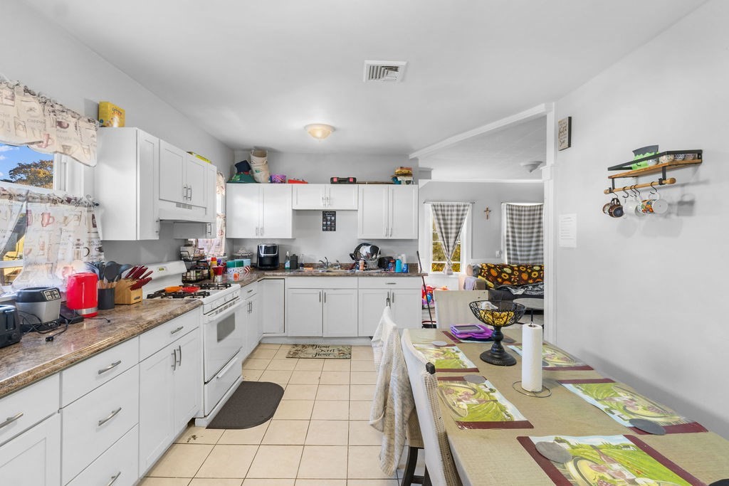 682 Eastern Avenue Fall River, MA 02723 - Photo 17 of 30