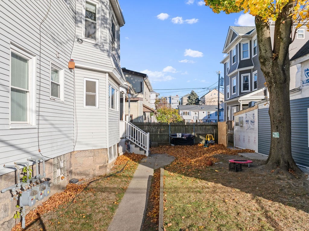 682 Eastern Avenue Fall River, MA 02723 - Photo 5 of 30