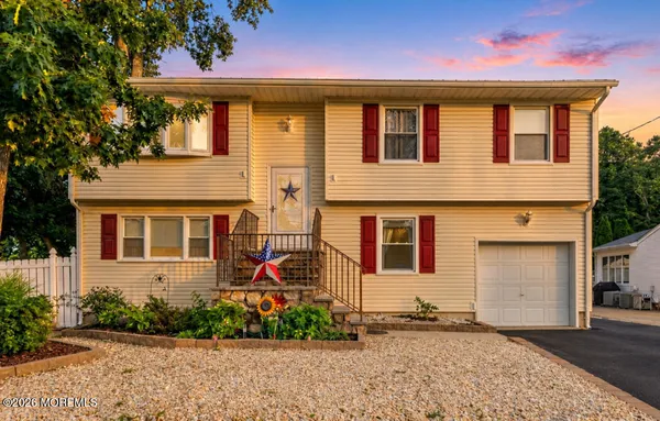 $685,000 | 1476 Green Grove Road, Brick, NJ 08724