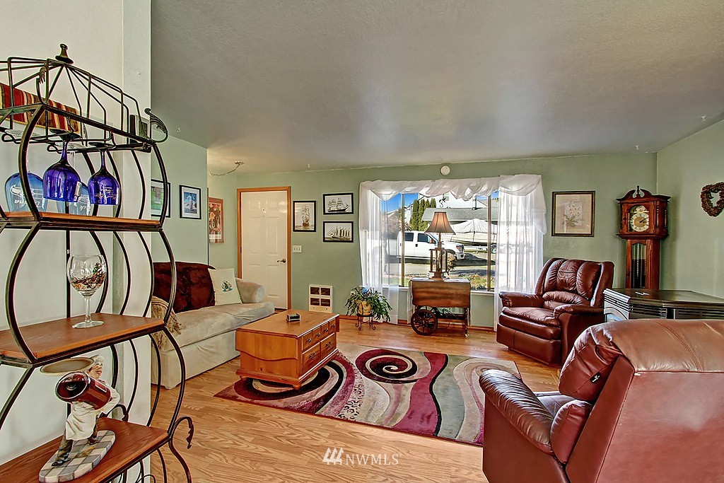 7029 Lower Ridge Road Everett, WA 98203 - Photo 3 of 19