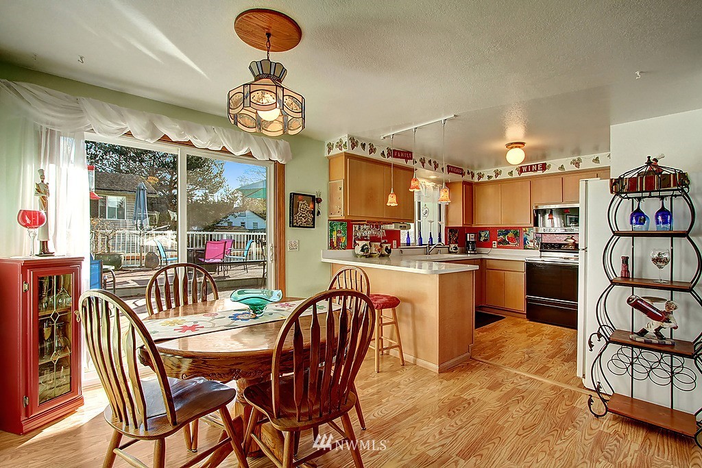 7029 Lower Ridge Road Everett, WA 98203 - Photo 4 of 19