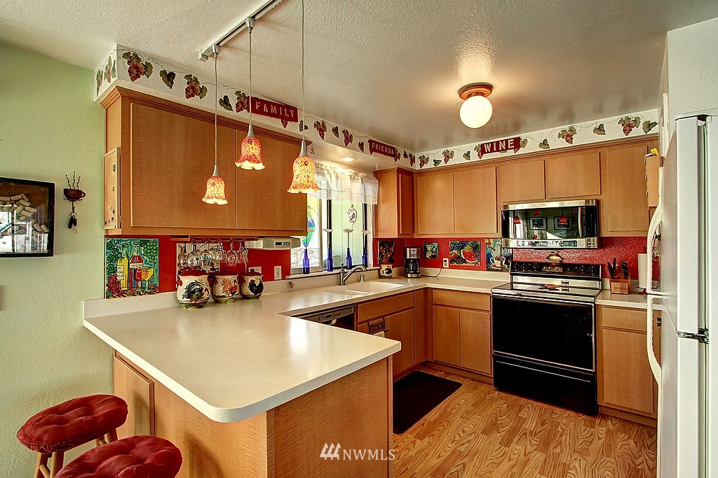 7029 Lower Ridge Road Everett, WA 98203 - Photo 5 of 19
