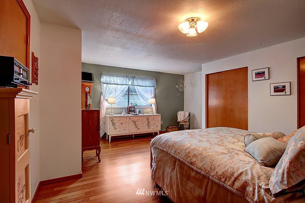 7029 Lower Ridge Road Everett, WA 98203 - Photo 9 of 19