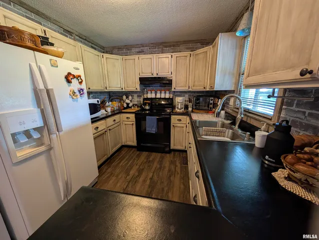 $189,900 | 425 Peak Road, Harrisburg, IL 62946