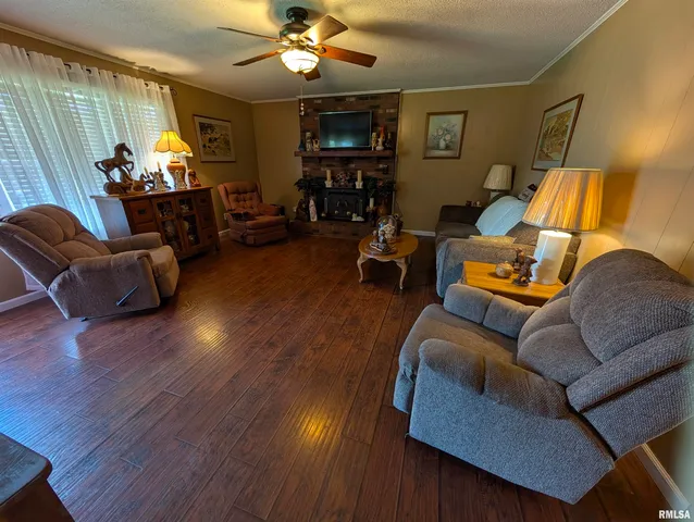 $189,900 | 425 Peak Road, Harrisburg, IL 62946