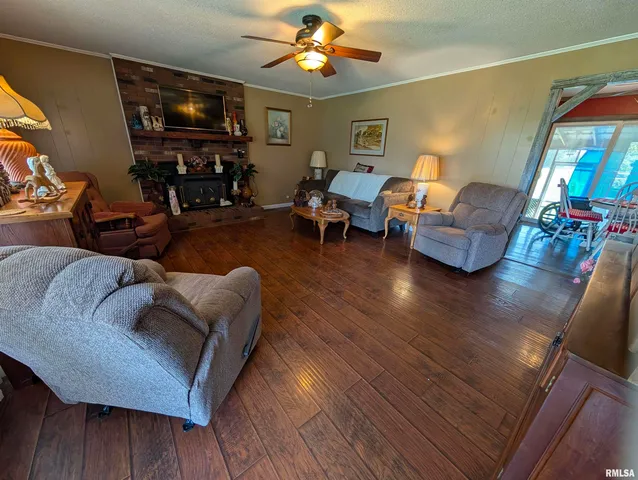 $189,900 | 425 Peak Road, Harrisburg, IL 62946