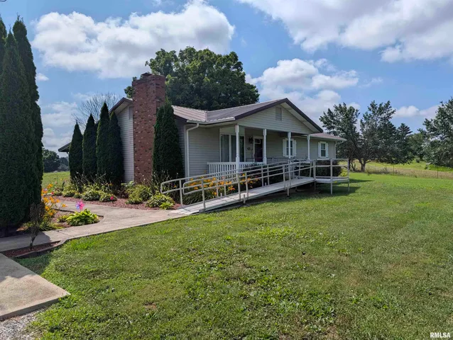 $189,900 | 425 Peak Road, Harrisburg, IL 62946