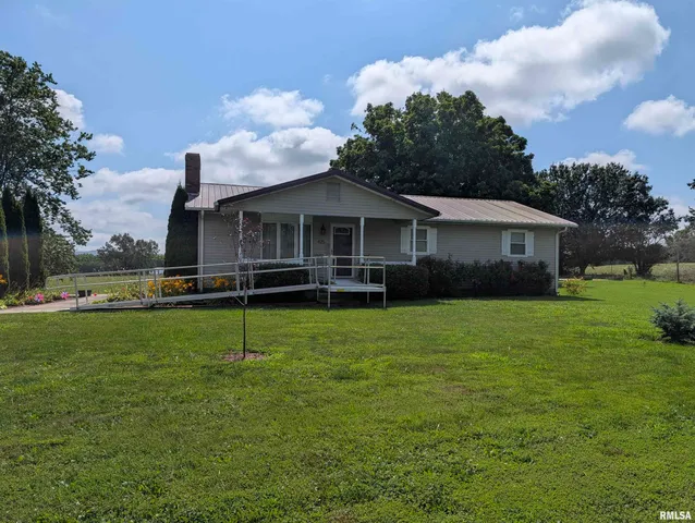 $189,900 | 425 Peak Road, Harrisburg, IL 62946