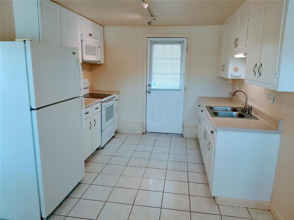 385 Pelican Road Venice, FL 34293 - Photo 7 of 45