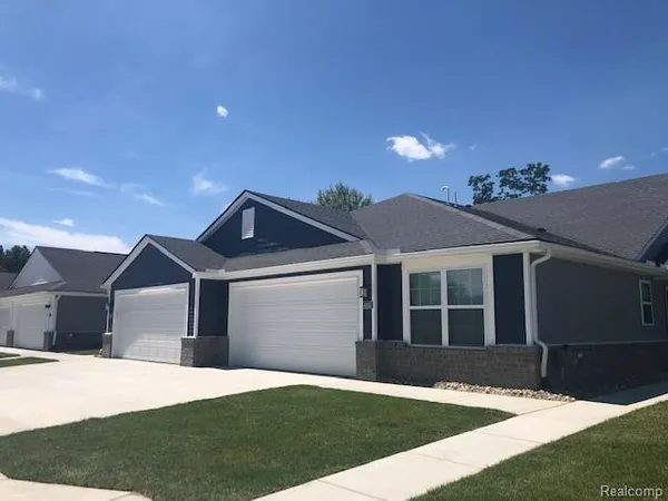 $2,449 | 4000 Insignia Boulevard, Unit 1, Clarkston, MI 48346