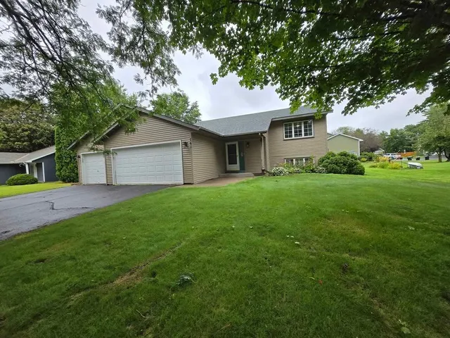 $2,500 | 161 Sunflower Lane, Lino Lakes, MN 55014
