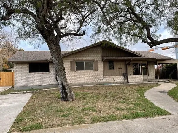 $1,900 | 1066 Burkshire Drive, Corpus Christi, TX 78412