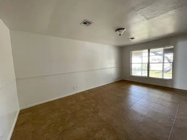 $1,900 | 1066 Burkshire Drive, Corpus Christi, TX 78412