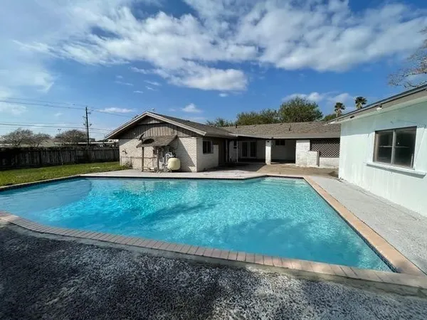 $1,900 | 1066 Burkshire Drive, Corpus Christi, TX 78412