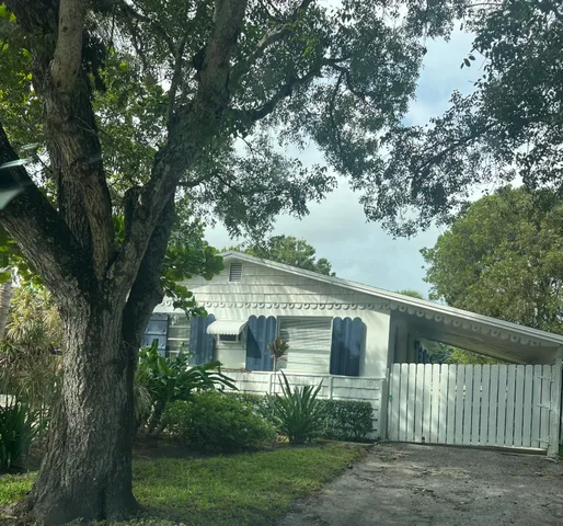 $2,700 | 700 North Hepburn Avenue, Jupiter, FL 33458